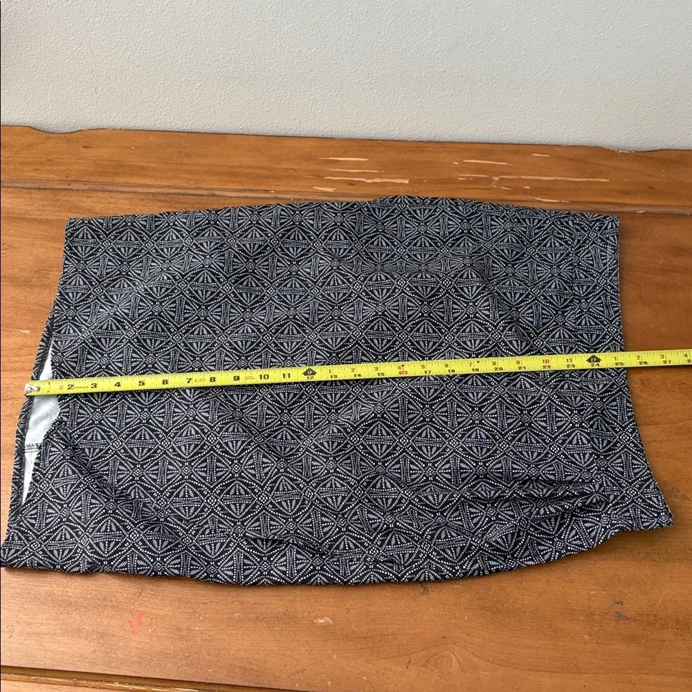 Ripskirt Chic Geometric Black and White Skirt Size Small